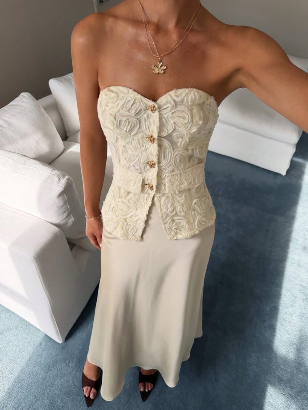 Apricot Elegant Women's 3D Floral Lace Sleeveless Top - Picture 6 of 12